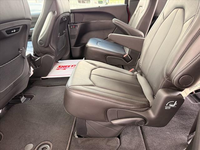 2026 Chrysler Pacifica SELECT FWD