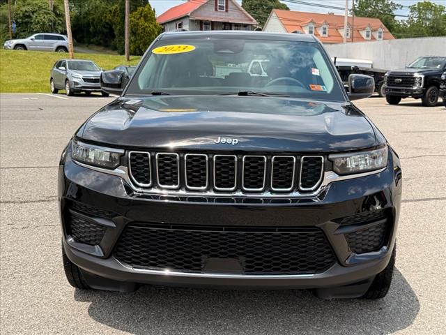 2023 Jeep Grand Cherokee LAREDO 4X4