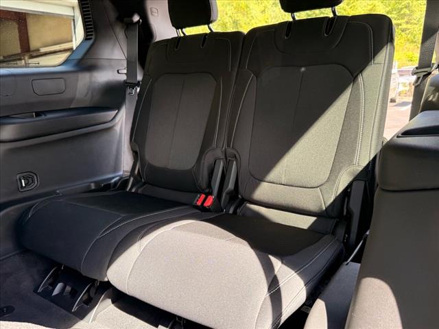 2025 Jeep Grand Cherokee L LAREDO X 4X4