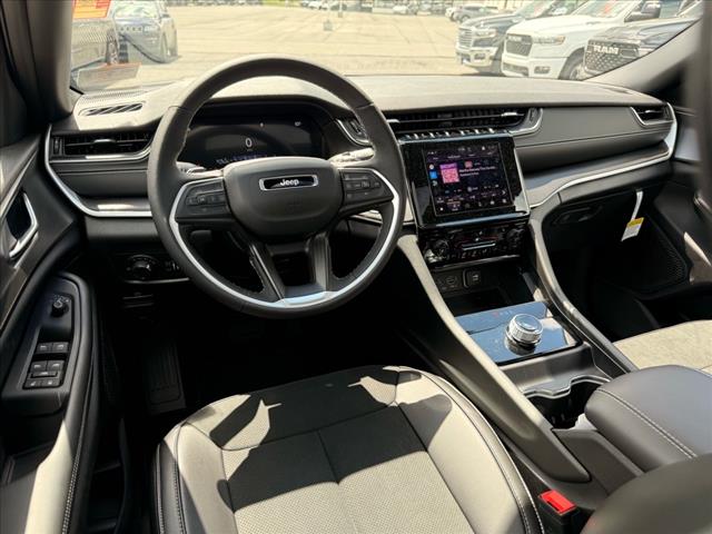 2025 Jeep Grand Cherokee L LAREDO X 4X4
