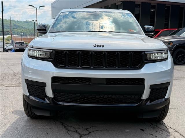 2025 Jeep Grand Cherokee L LAREDO X 4X4