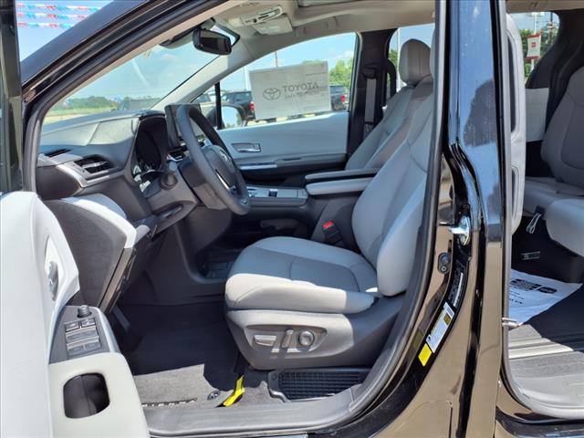 2025 Toyota Sienna XLE 8-Passenger
