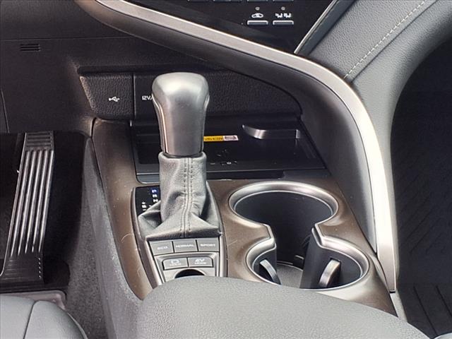 2022 Toyota Camry Hybrid SE