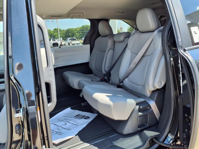 2025 Toyota Sienna XLE 8-Passenger