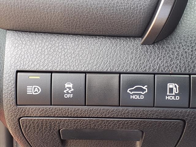 2022 Toyota Camry Hybrid SE