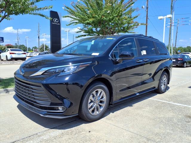 2025 Toyota Sienna XLE 8-Passenger