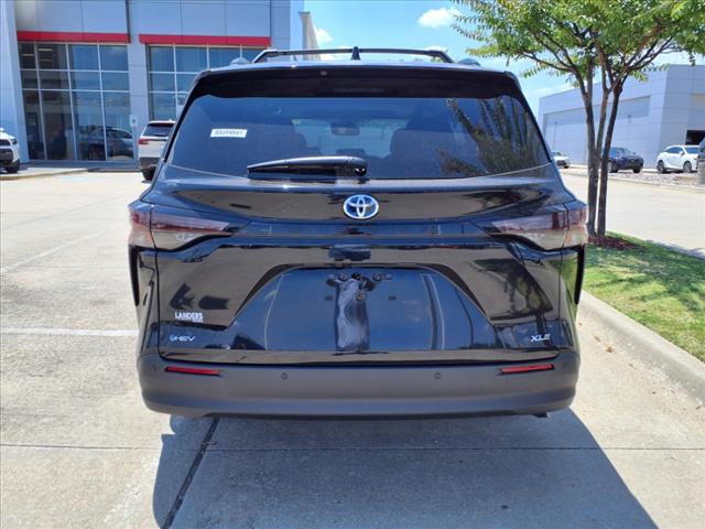 2025 Toyota Sienna XLE 8-Passenger