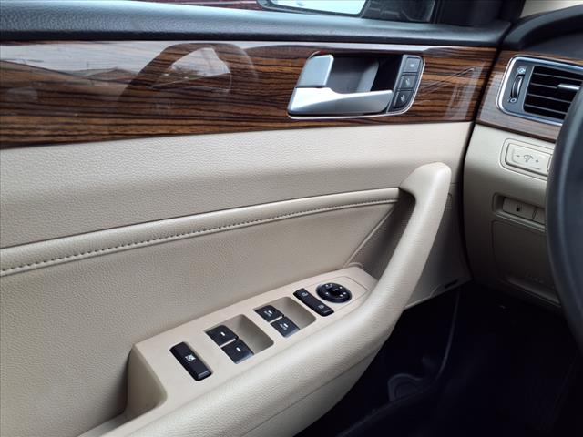 2017 Hyundai SONATA Hybrid Limited