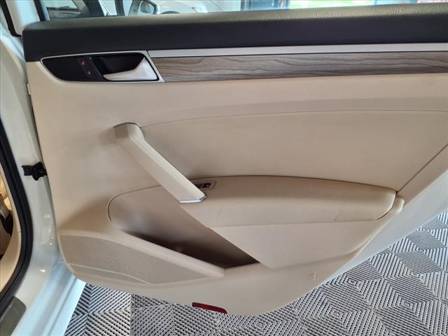 2016 Volkswagen Passat V6 SEL Premium