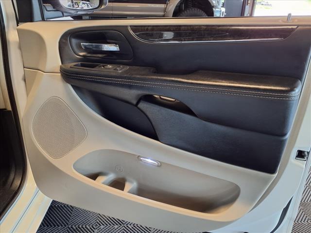 2016 Chrysler Town and Country Touring