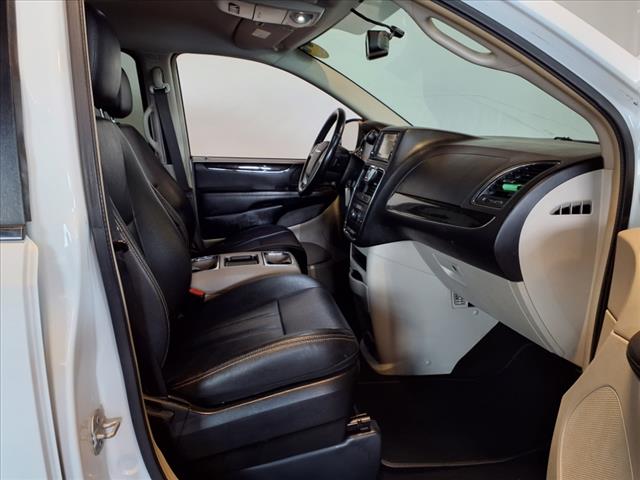 2016 Chrysler Town and Country Touring
