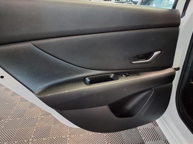 2023 Hyundai ELANTRA SE