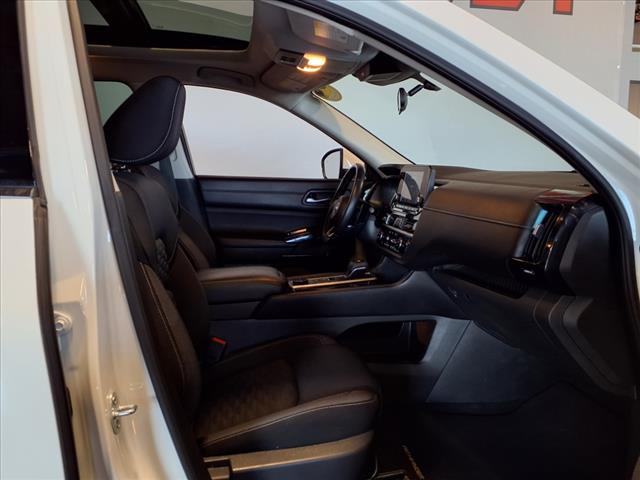 2022 Nissan Pathfinder SV