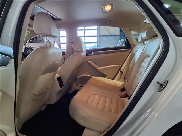 2016 Volkswagen Passat V6 SEL Premium
