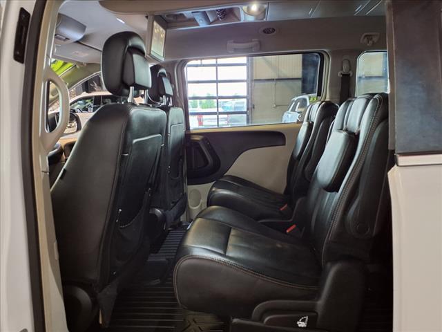 2016 Chrysler Town and Country Touring