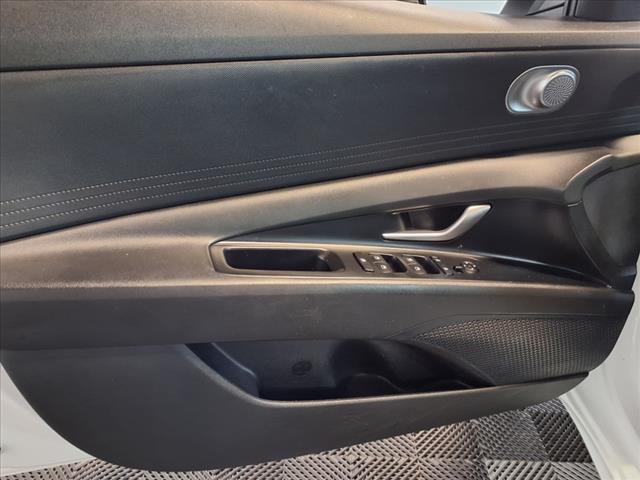 2023 Hyundai ELANTRA SE