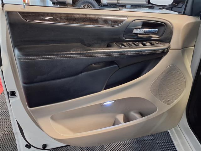 2016 Chrysler Town and Country Touring