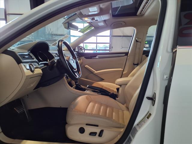 2016 Volkswagen Passat V6 SEL Premium