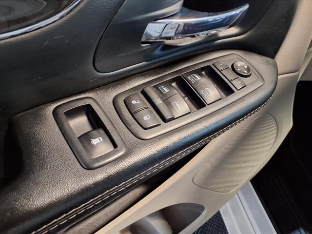 2016 Chrysler Town and Country Touring