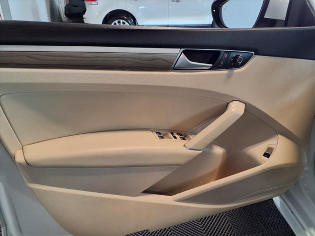 2016 Volkswagen Passat V6 SEL Premium