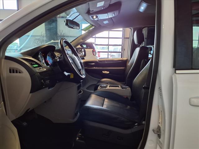 2016 Chrysler Town and Country Touring