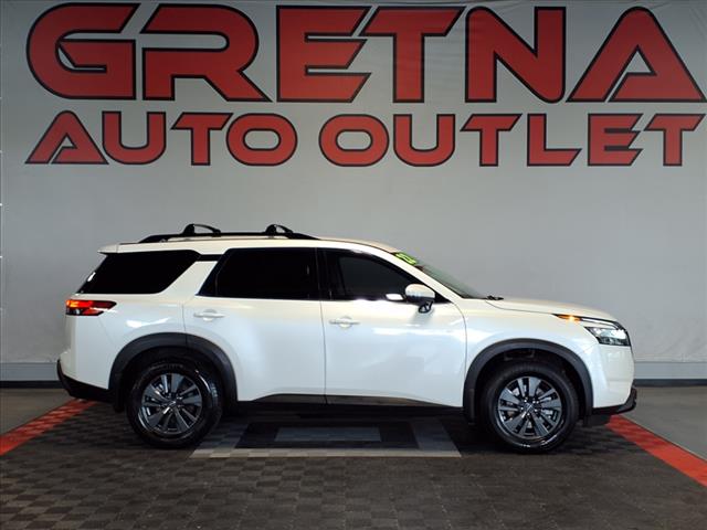 2022 Nissan Pathfinder SV