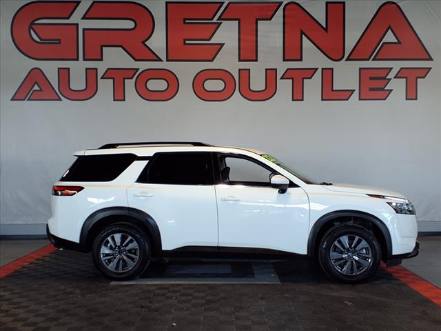 2022 Nissan Pathfinder SV