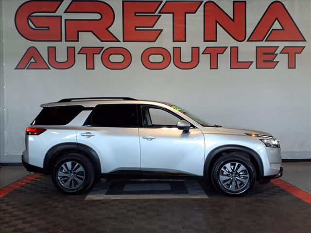 2022 Nissan Pathfinder SV