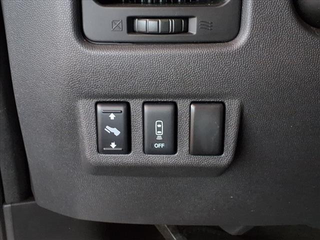 2012 Nissan Titan SL
