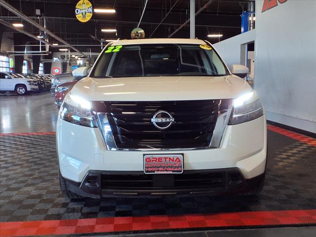 2022 Nissan Pathfinder SV