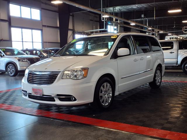 2016 Chrysler Town and Country Touring