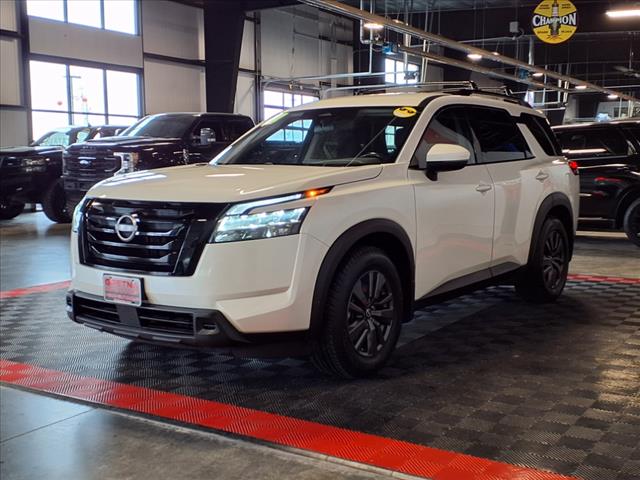 2022 Nissan Pathfinder SV