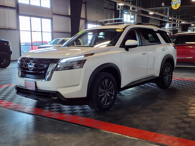 2022 Nissan Pathfinder SV