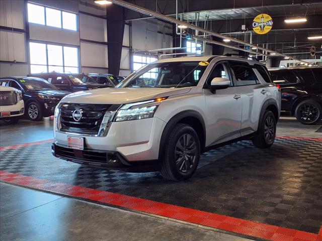 2022 Nissan Pathfinder SV