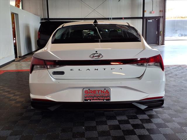 2023 Hyundai ELANTRA SE