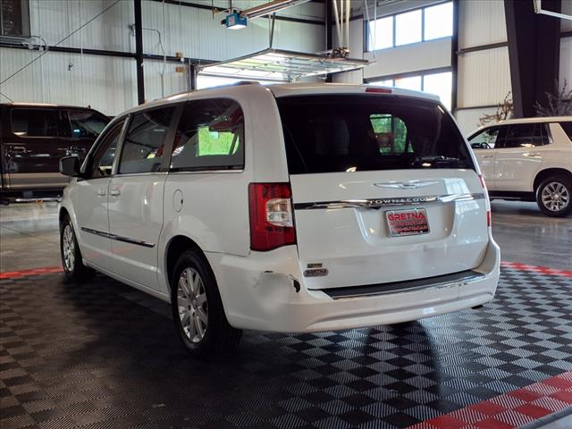 2016 Chrysler Town and Country Touring