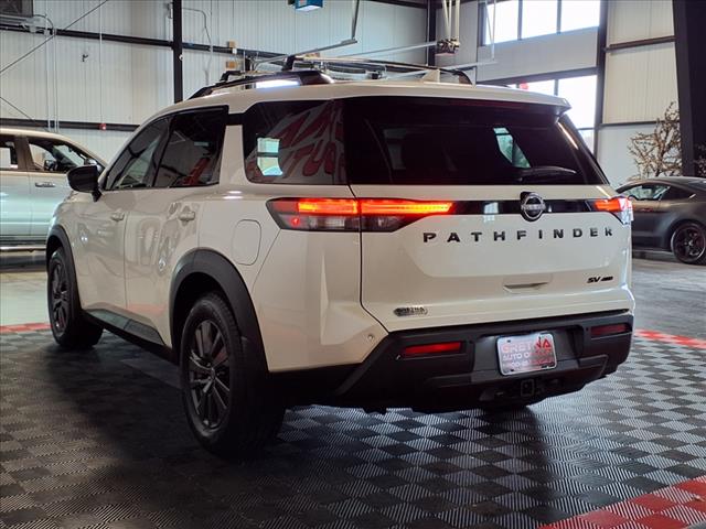 2022 Nissan Pathfinder SV