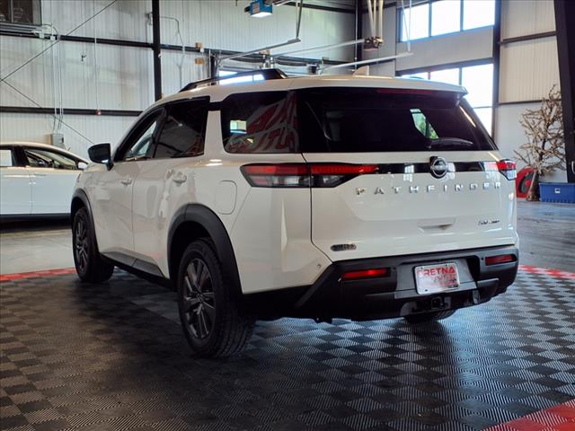 2022 Nissan Pathfinder SV