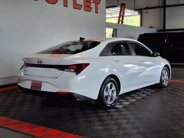 2023 Hyundai ELANTRA SE