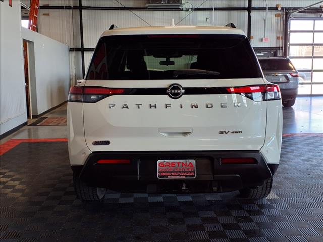 2022 Nissan Pathfinder SV