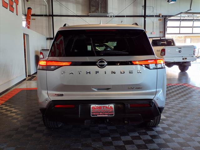 2022 Nissan Pathfinder SV