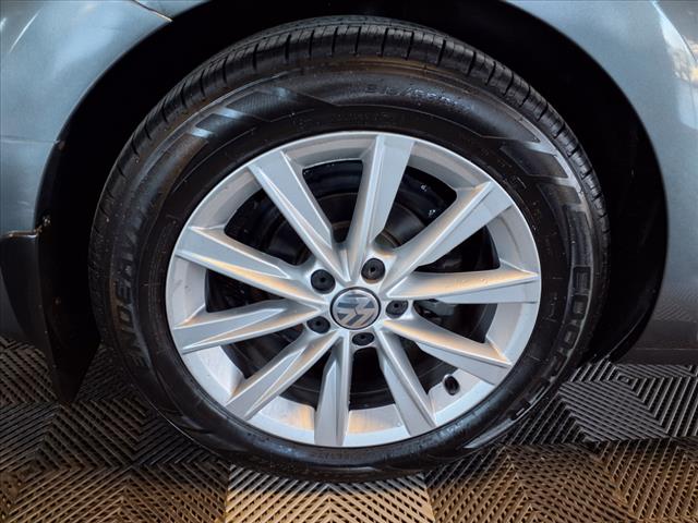 2018 Volkswagen Beetle 2.0T SE