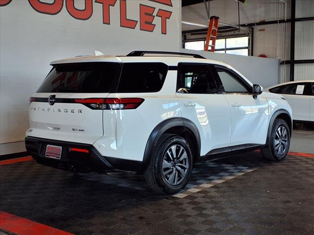 2022 Nissan Pathfinder SV