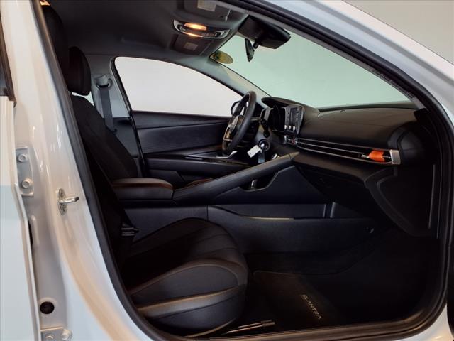 2023 Hyundai ELANTRA SE