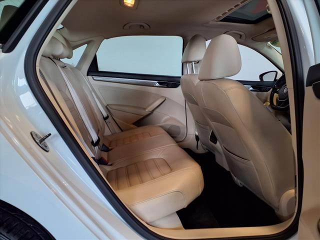 2016 Volkswagen Passat V6 SEL Premium