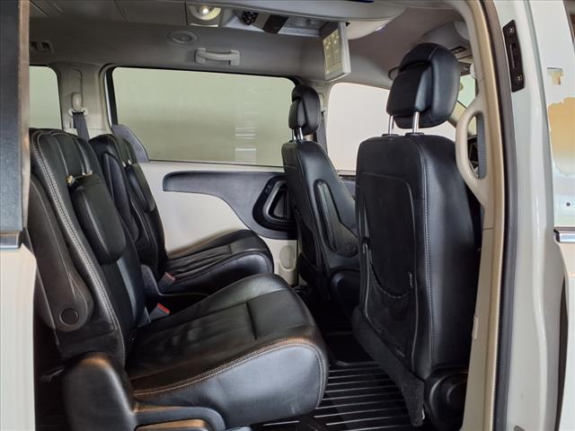 2016 Chrysler Town and Country Touring