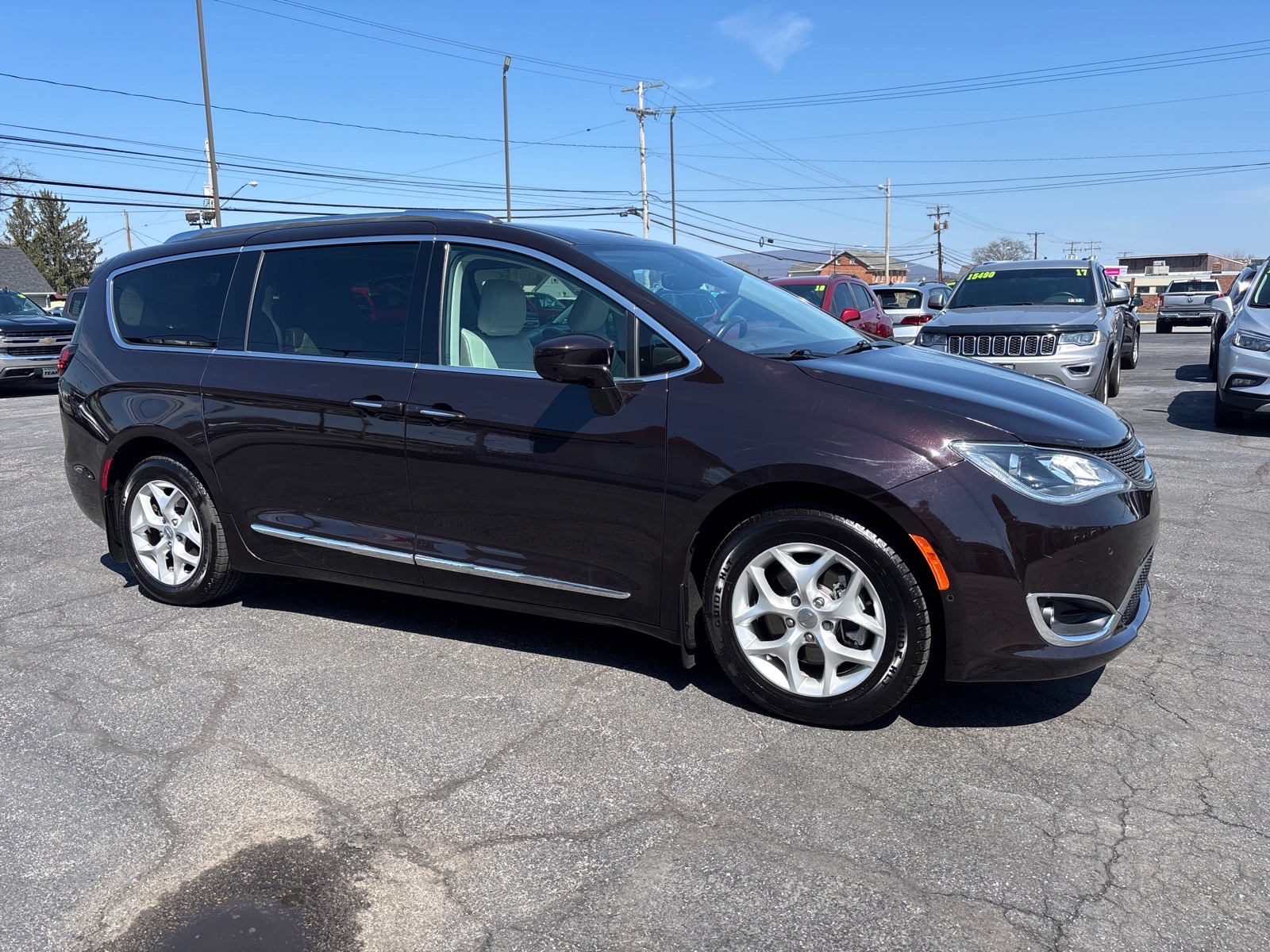 Dark Cordovan Pearl Coat (puv) 2017 Chrysler Pacifica Touring L Plus FWD Minivan Front-Wheel Drive 9-Speed Automatic