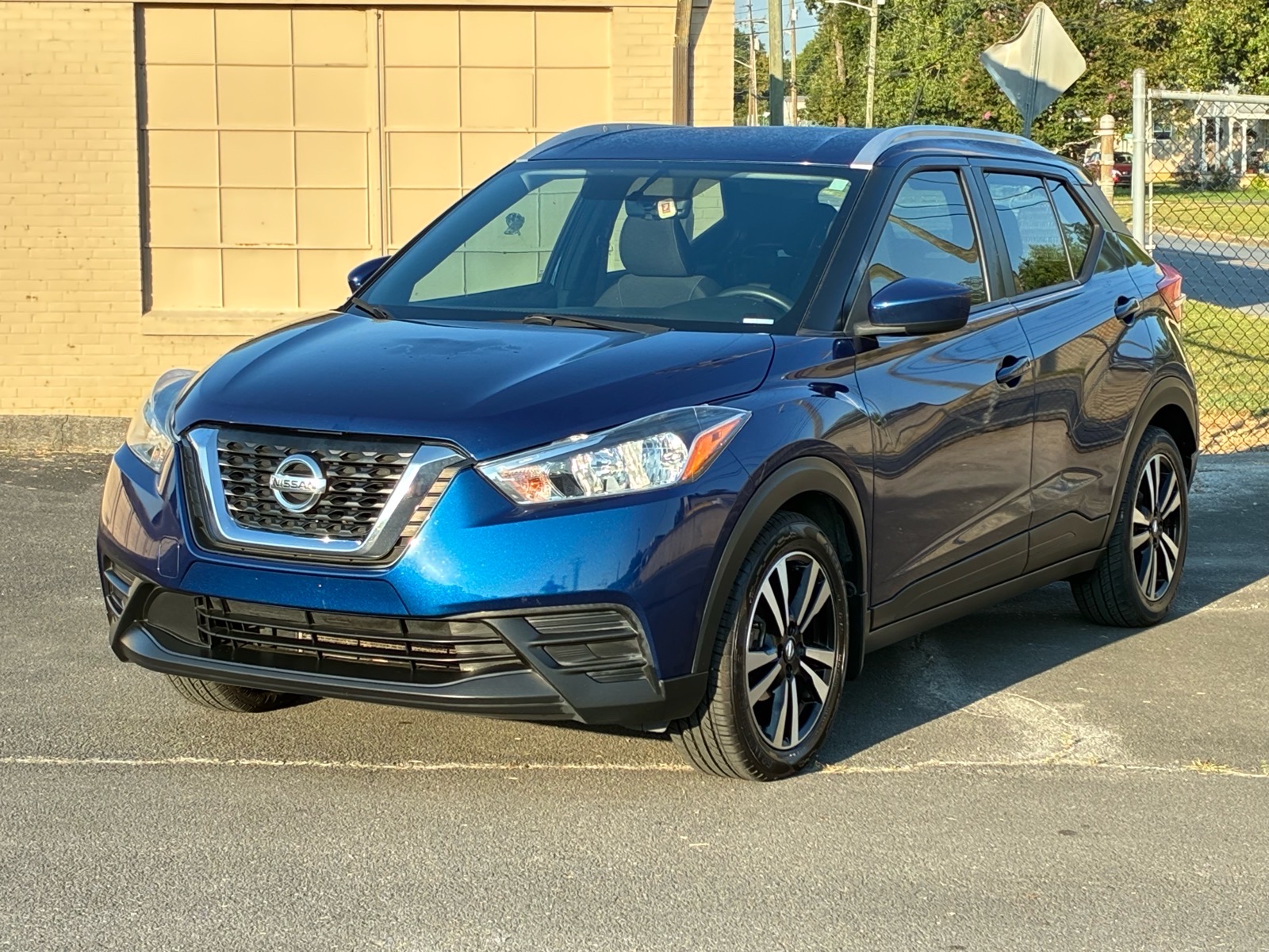 Deep Blue Pearl 2018 Nissan Kicks SUV / Crossover Front-Wheel Drive Continuously Variable Transmission