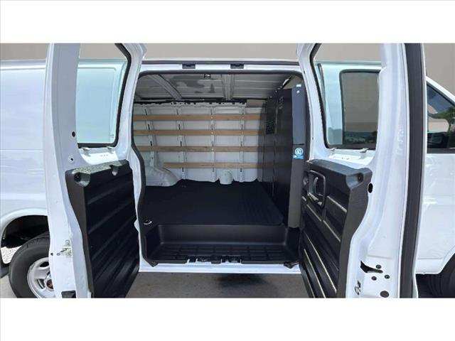 2023 GMC Savana 2500 - Photo 10