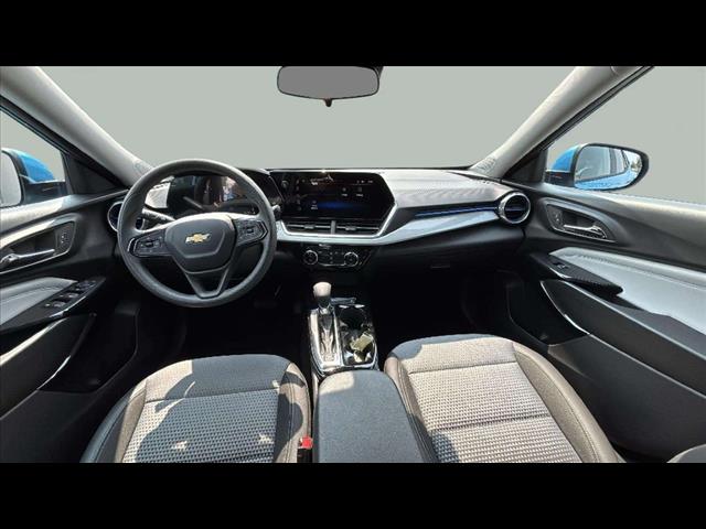 2025 Chevrolet Trax LT - Photo 13